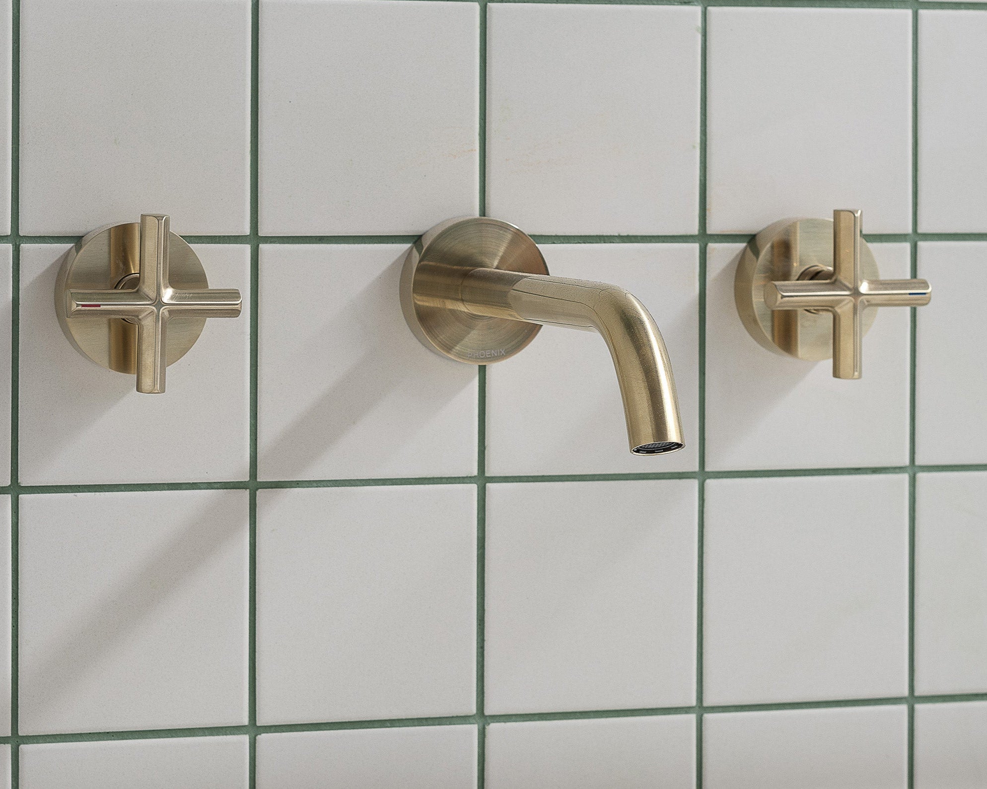 PHOENIX VIVID SLIMLINE PLUS LEAD FREE WALL TOP ASSEMBLIES BRUSHED GOLD