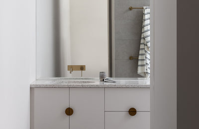 PHOENIX RADII SINGLE NON-HEATED TOWEL RAIL ROUND PLATE BRUSHED GOLD 600MM