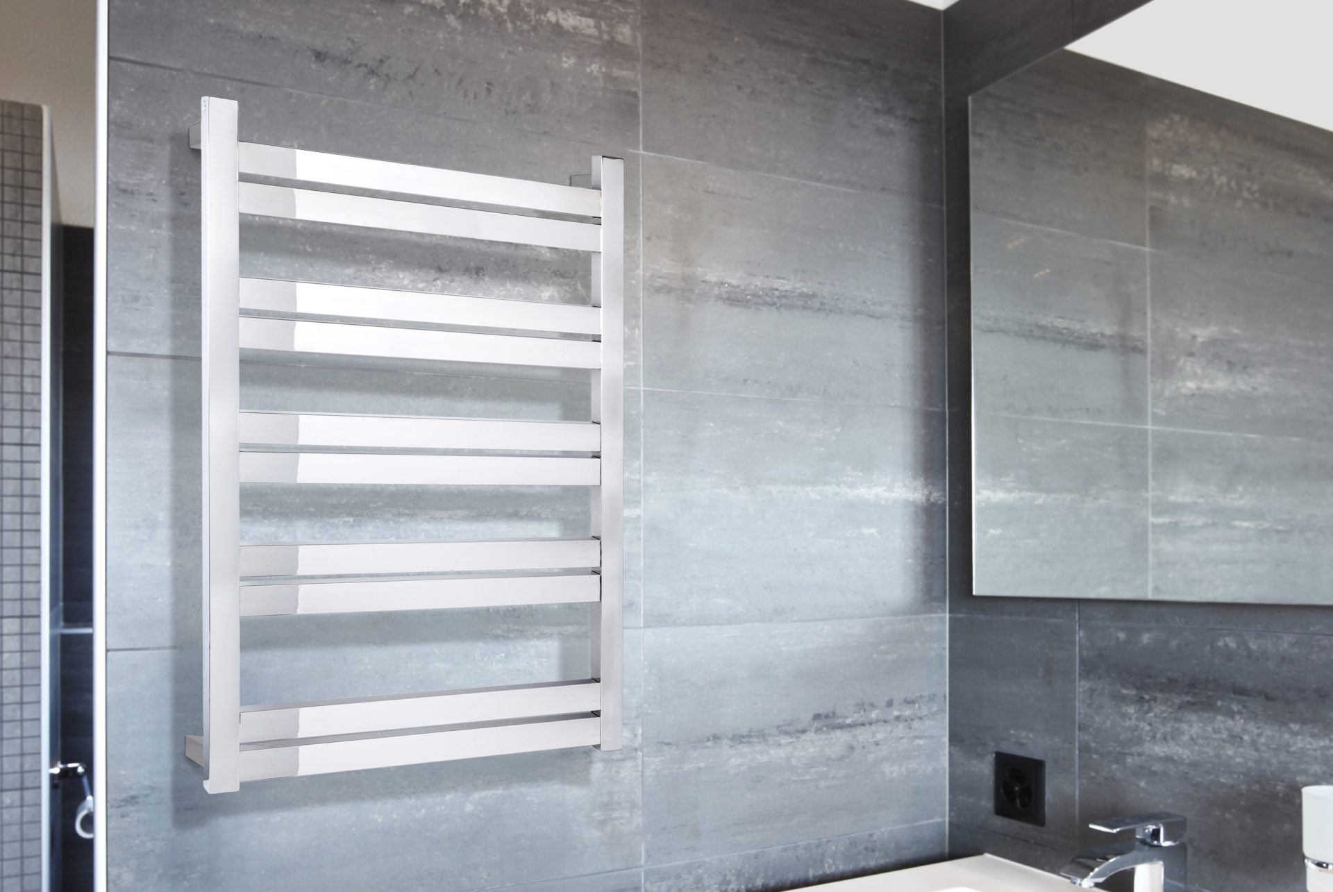 LINSOL SIIENA 10 BAR WIDE HEATED TOWEL RAIL CHROME 870MM