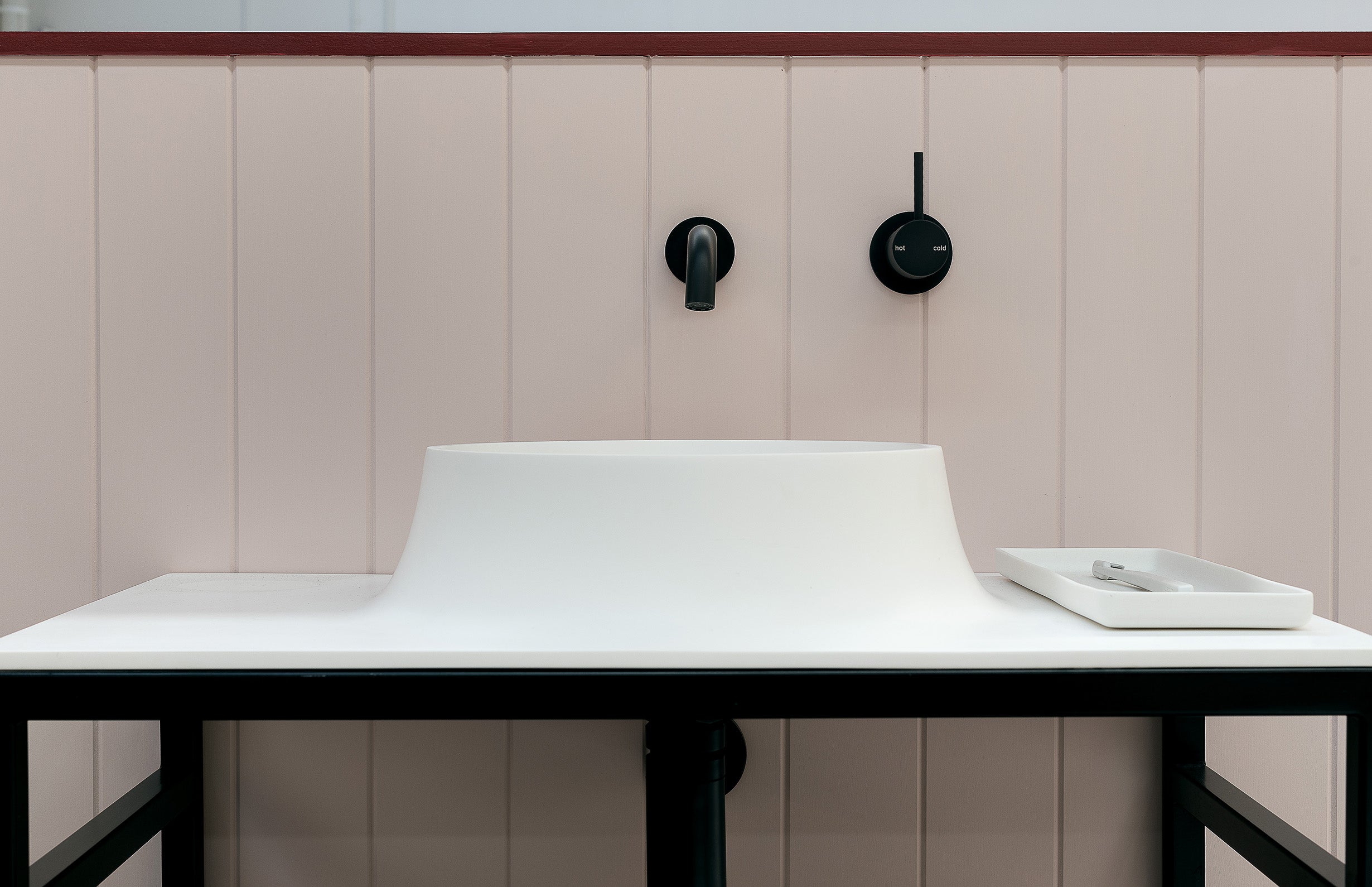 PHOENIX VIVID SLIMLINE WALL BASIN OUTLET 185MM MATTE BLACK