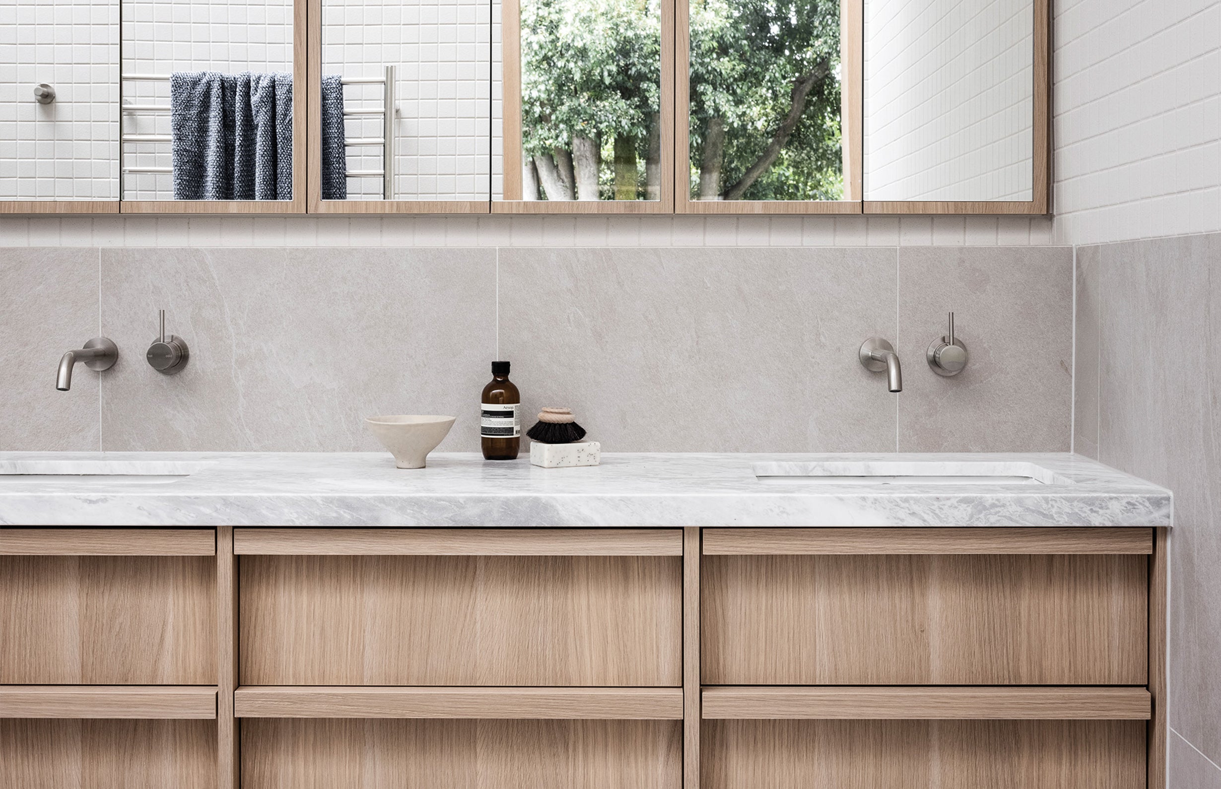 PHOENIX VIVID SLIMLINE LEAD FREE WALL BASIN OUTLET 235MM BRUSHED NICKEL