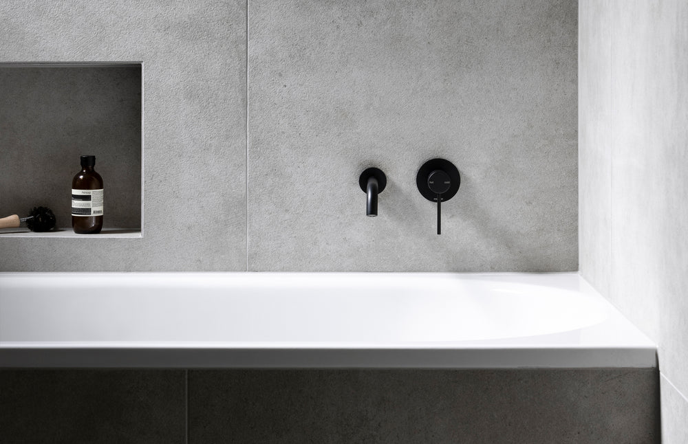 PHOENIX VIVID SLIMLINE WALL BATH OUTLET 180MM MATTE BLACK