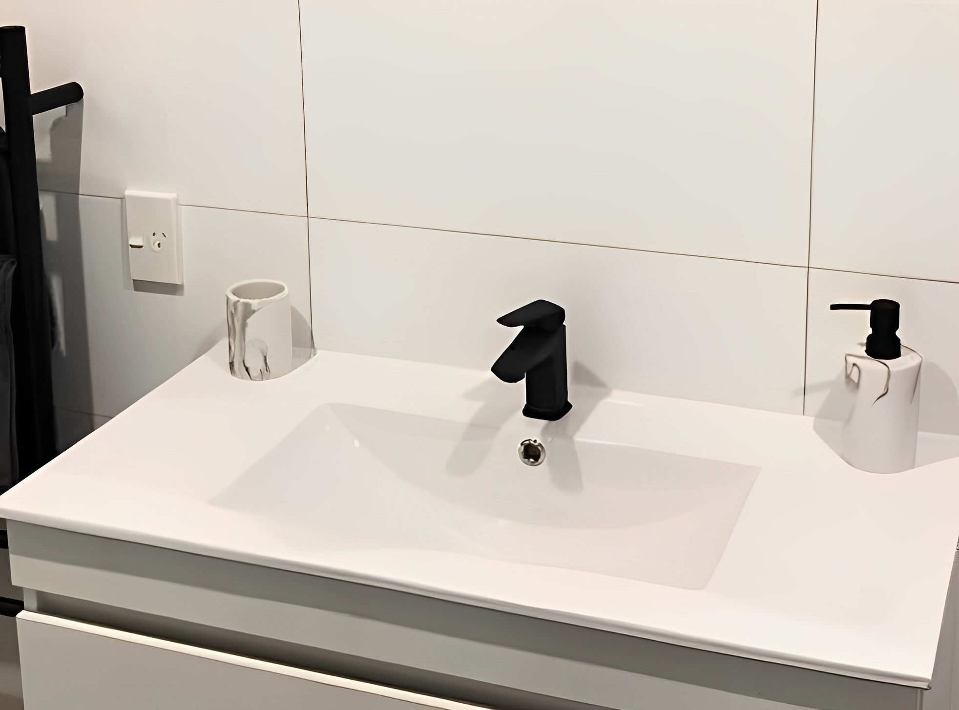 FELTON AXISS BASIN MIXER 135MM MATTE BLACK