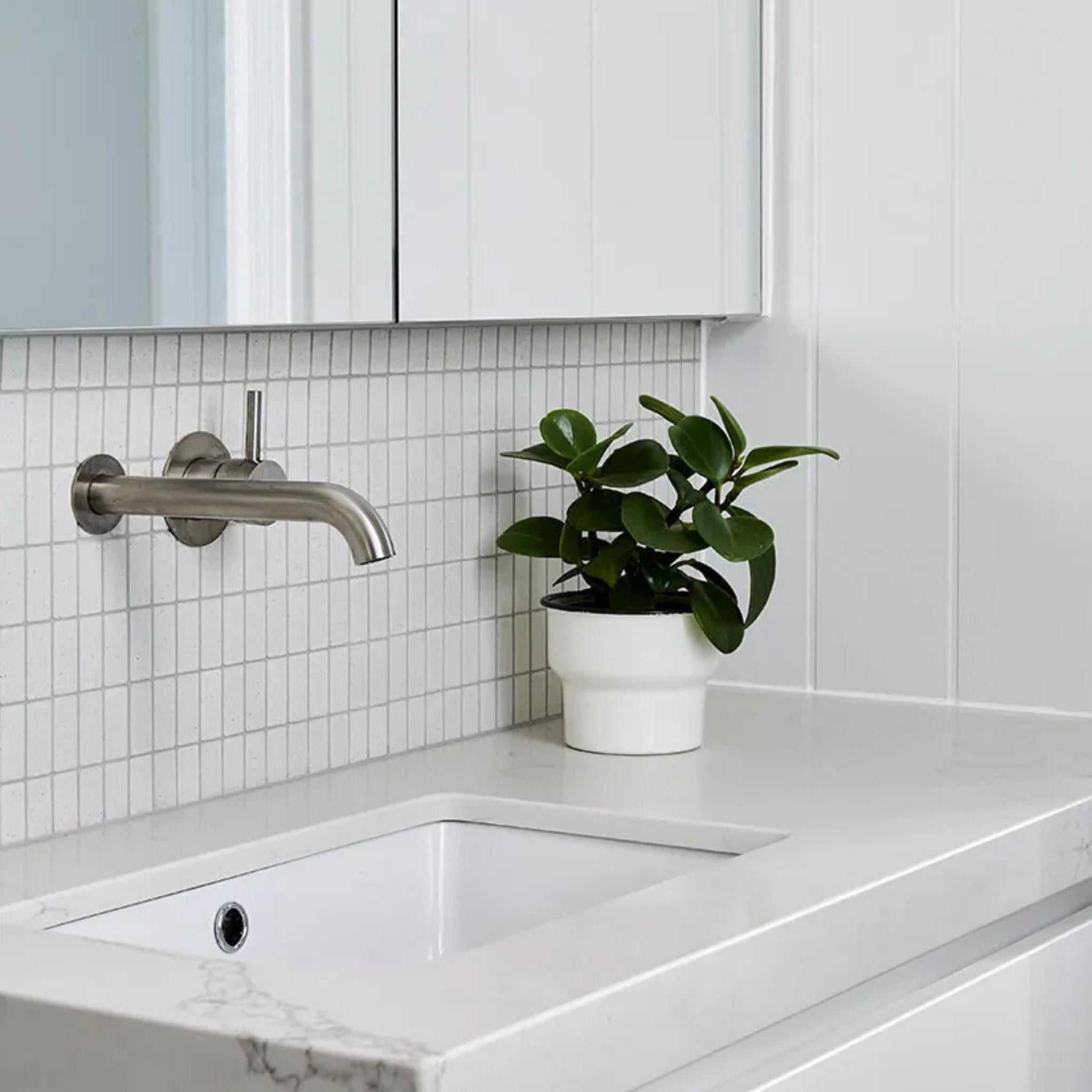 TURNER HASTINGS STANDARD AGRES UNDER COUNTER BASIN GLOSS WHITE 543MM