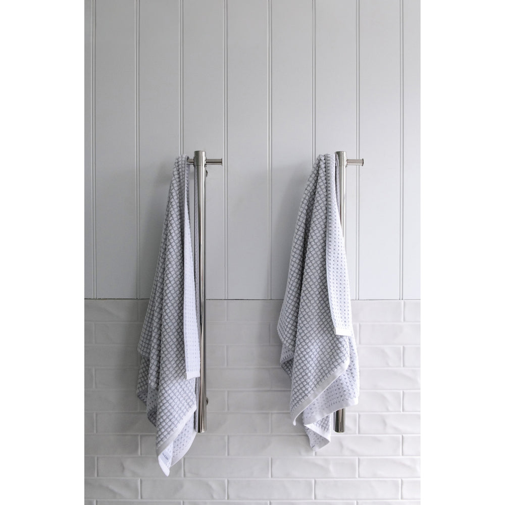 THERMOGROUP STRAIGHT ROUND VERTICAL SINGLE HEATED TOWEL RAIL 900MM