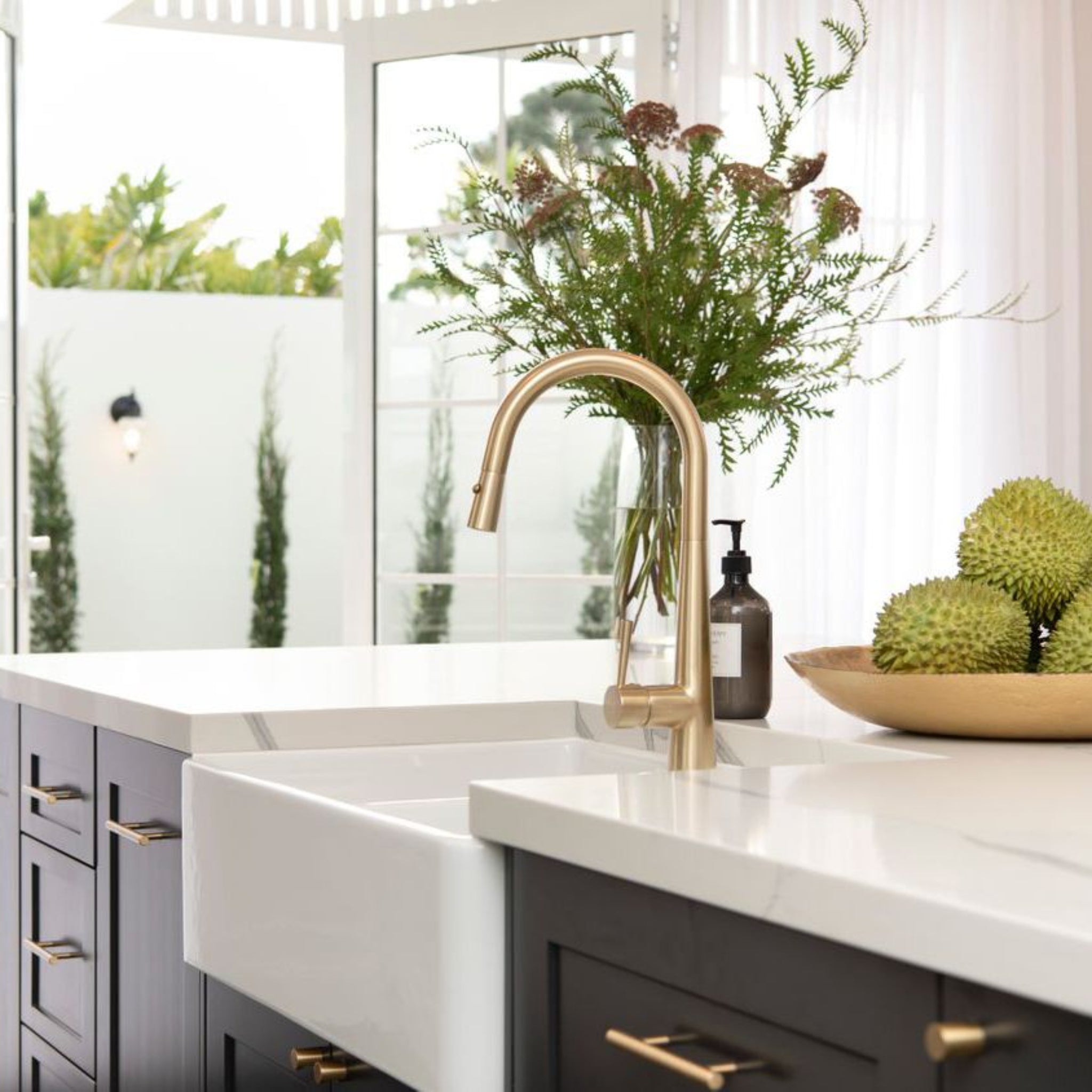 TURNER HASTINGS CHESTER FARMHOUSE DOUBLE BOWL BUTLER SINK WITH TAPHOLE AND OVERFLOW GLOSS WHITE 800MM