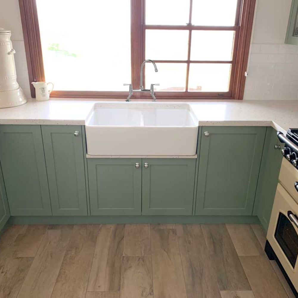 TURNER HASTINGS CHESTER FARMHOUSE DOUBLE BOWL BUTLER SINK WITH NO TAPHOLE GLOSS WHITE 800MM