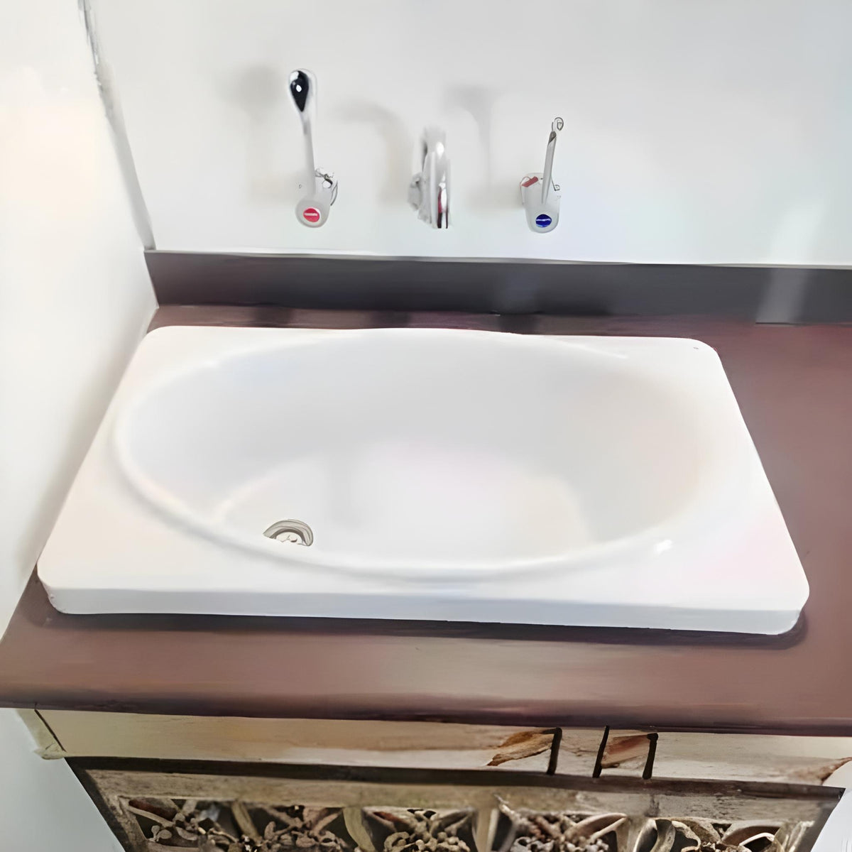 TURNER HASTINGS BABY BUILT-IN ACRYLIC BATHTUB GLOSS WHITE 800MM