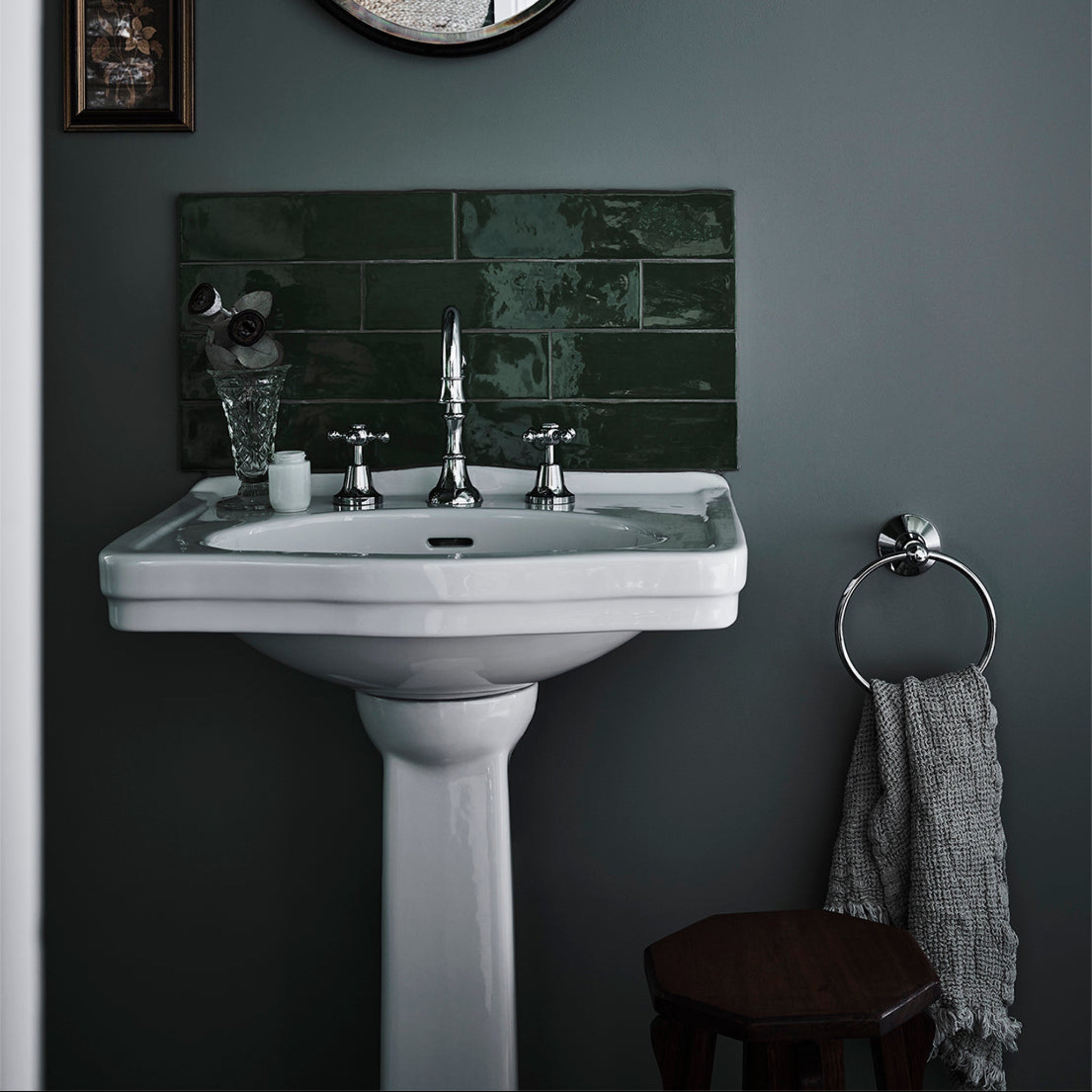 TURNER HASTINGS CLAREMONT BASIN & PEDESTAL GLOSS WHITE 580MM X 875MM