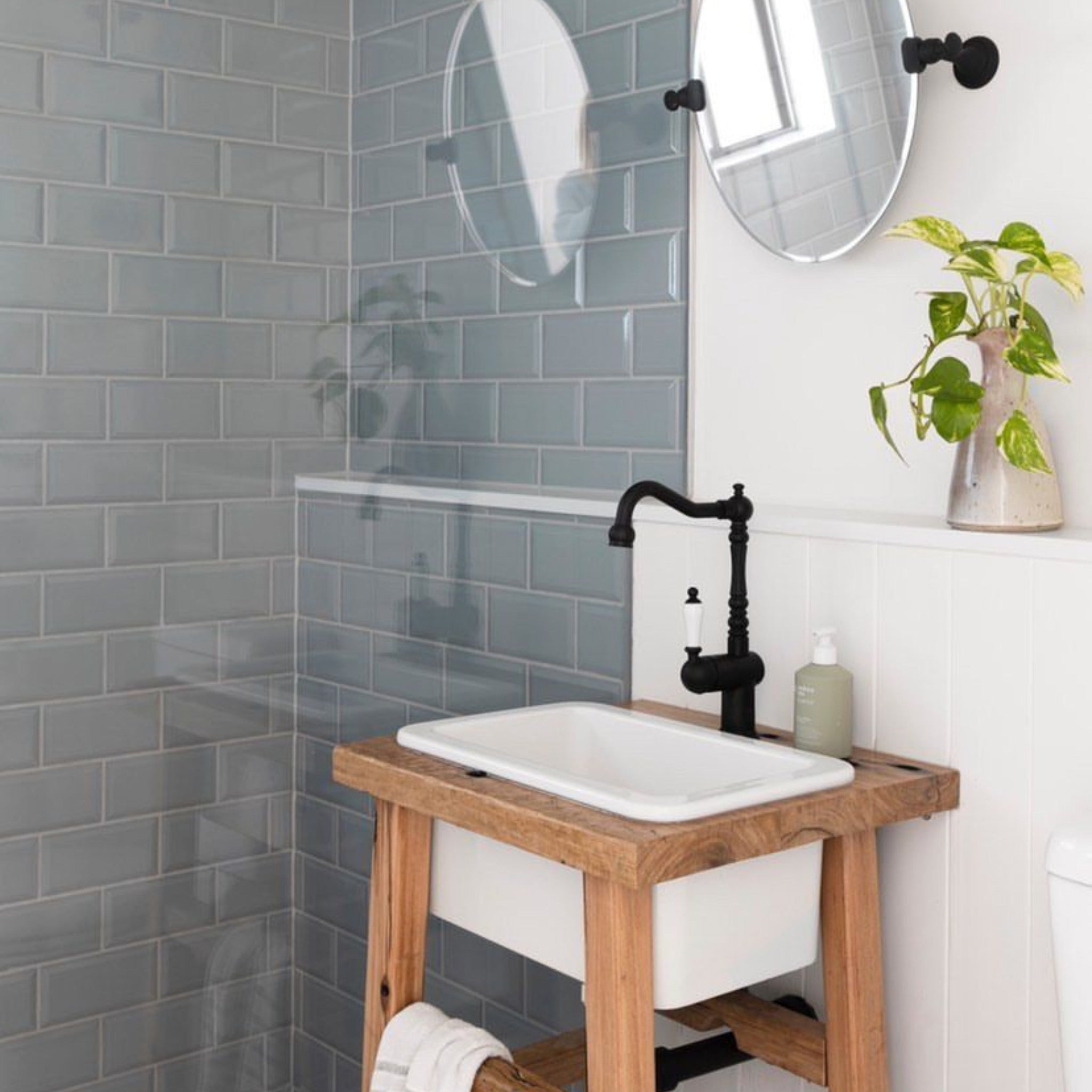 TURNER HASTINGS CUISINE INSET AND UNDERMOUNT FINE FIRECLAY SINK GLOSS WHITE 300MM