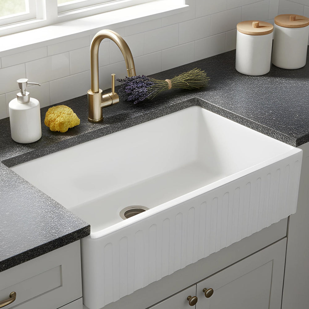 TURNER HASTINGS COVE FIRECLAY BUTLER SINK WITH OVERFLOW GLOSS WHITE 762MM