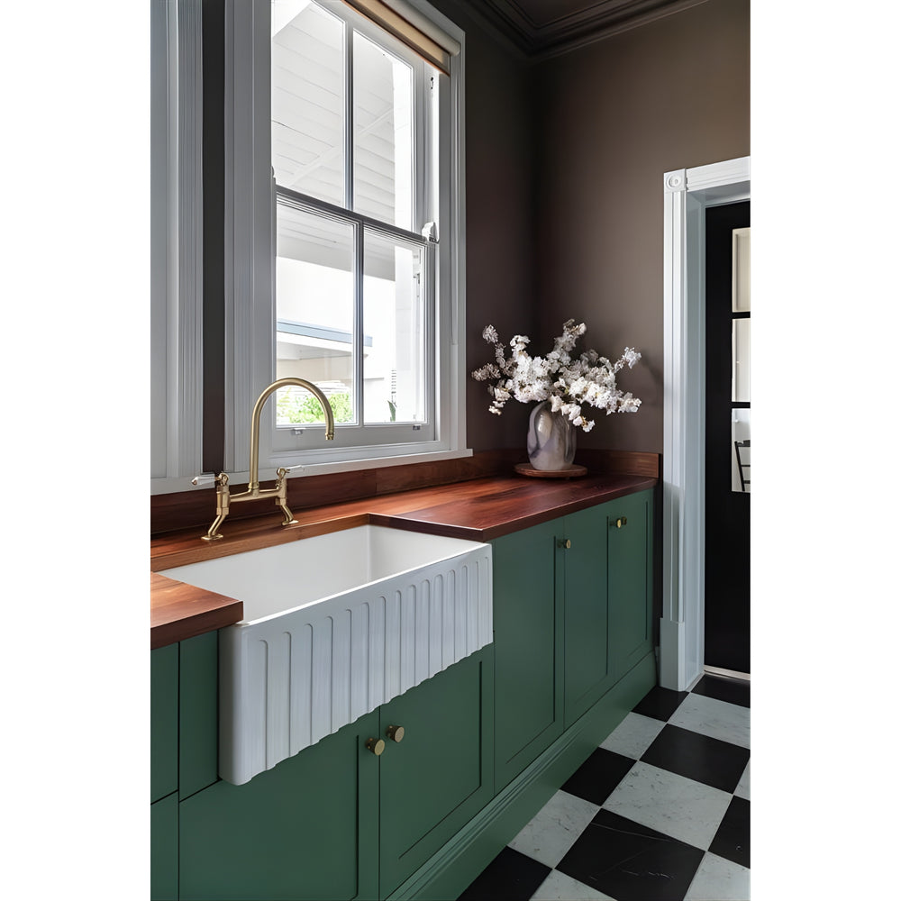 TURNER HASTINGS COVE FIRECLAY BUTLER SINK GLOSS WHITE 762MM