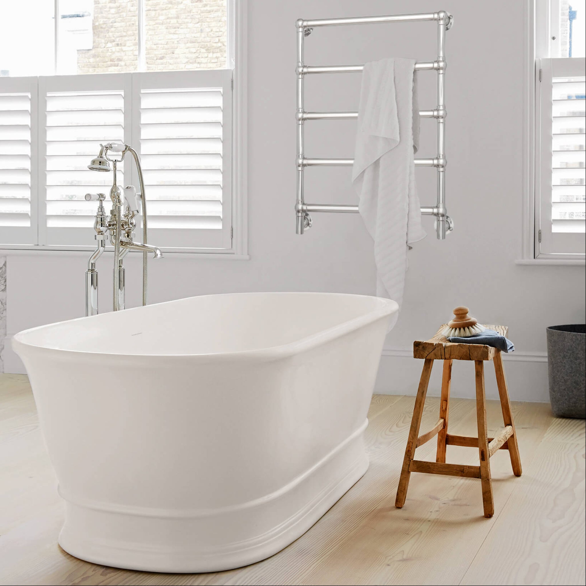 TURNER HASTINGS MAYER LIQUID-FILLED HEATED TOWEL RAIL CHROME 600MM