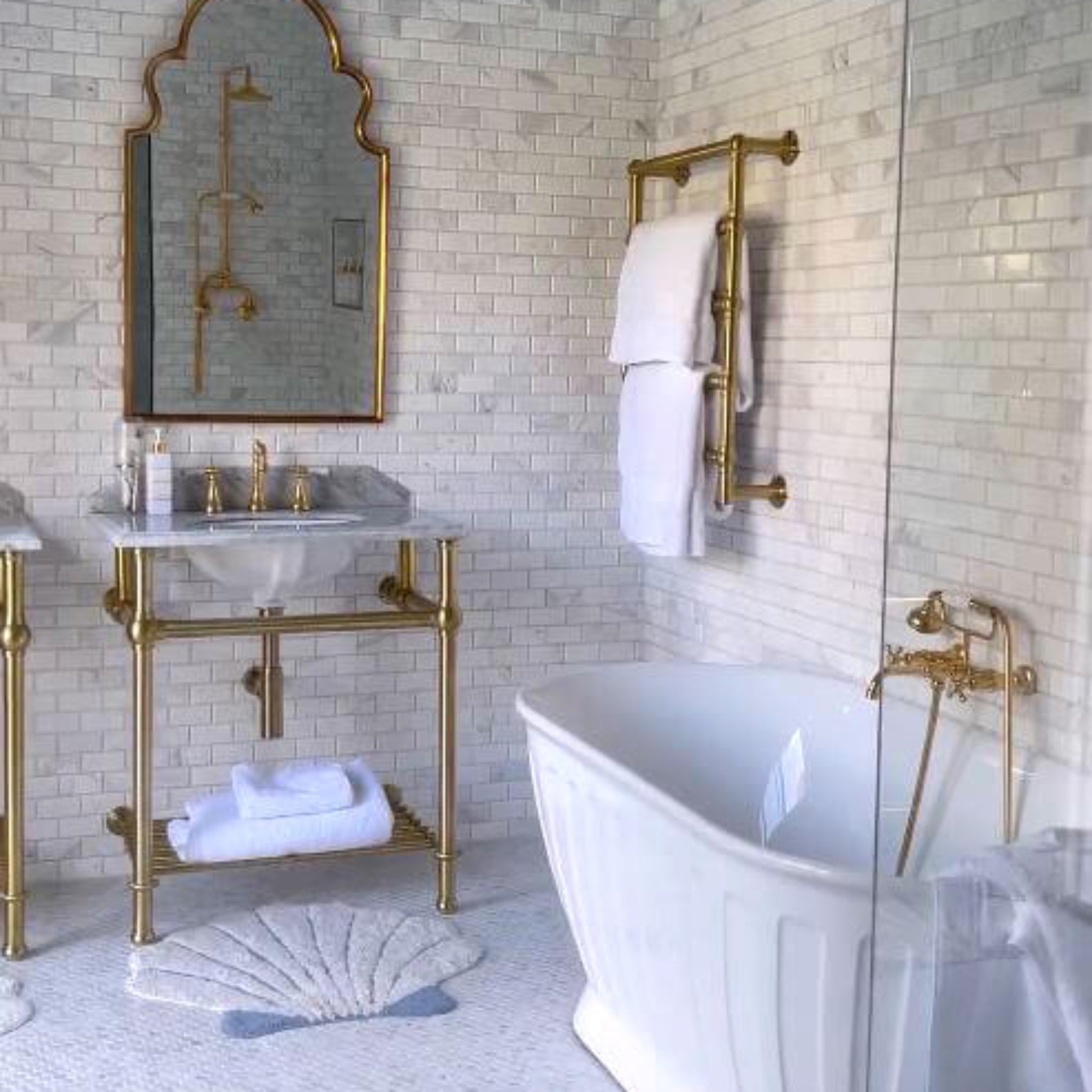 TURNER HASTINGS MAYER LIQUID-FILLED HEATED TOWEL RAIL BRUSHED BRASS 600MM