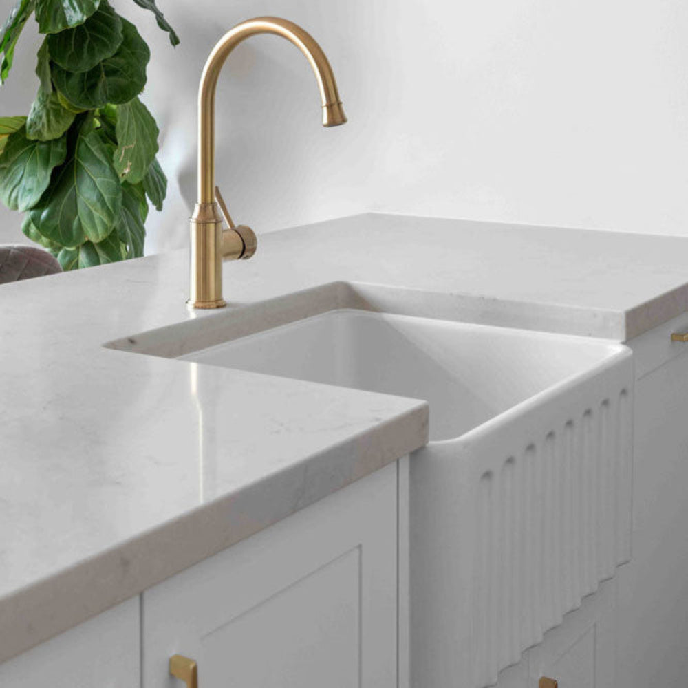 TURNER HASTINGS NOVI FARMHOUSE BUTLER SINK WITH OVERFLOW GLOSS WHITE 500MM