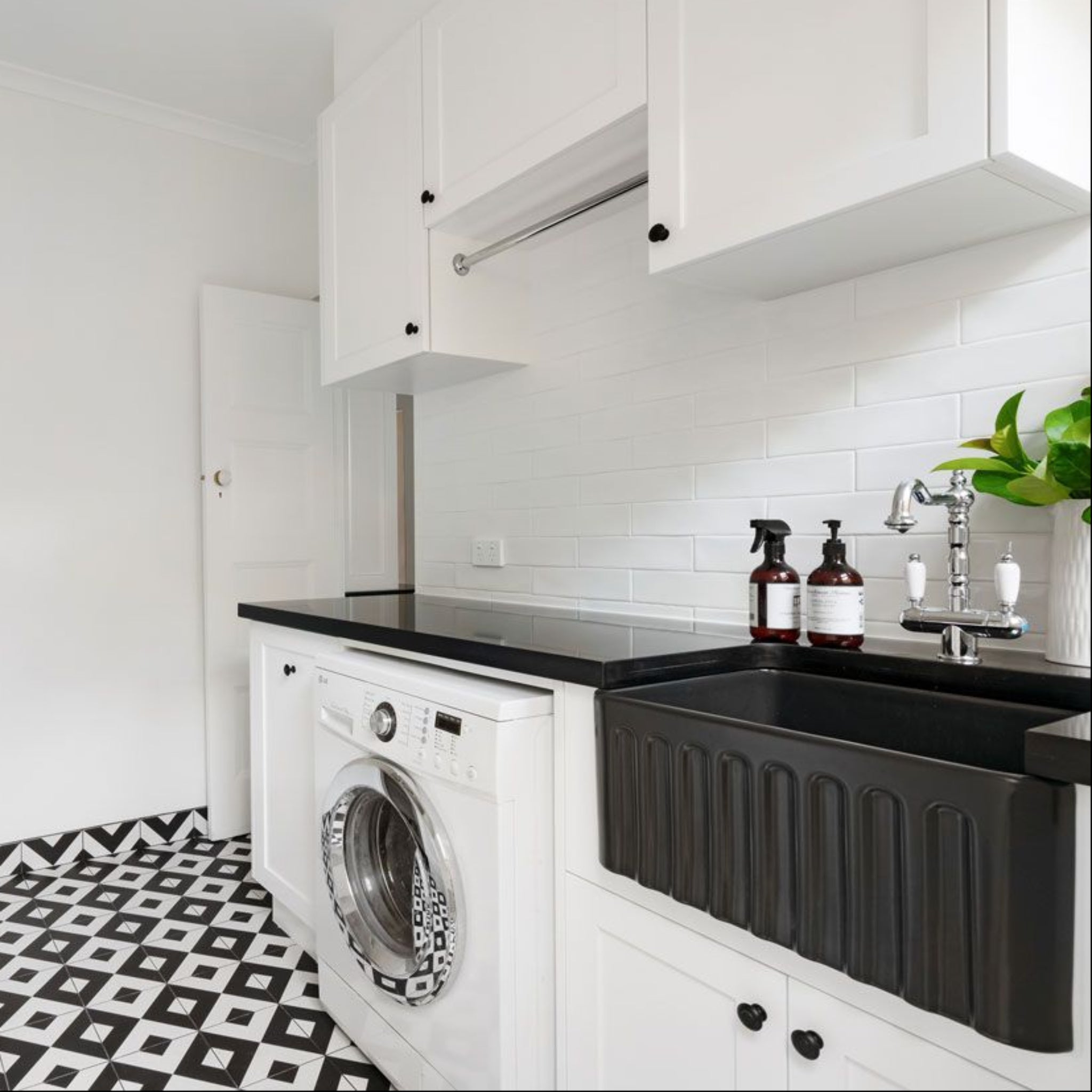 TURNER HASTINGS NOVI FARMHOUSE BUTLER SINK MATTE BLACK 500MM