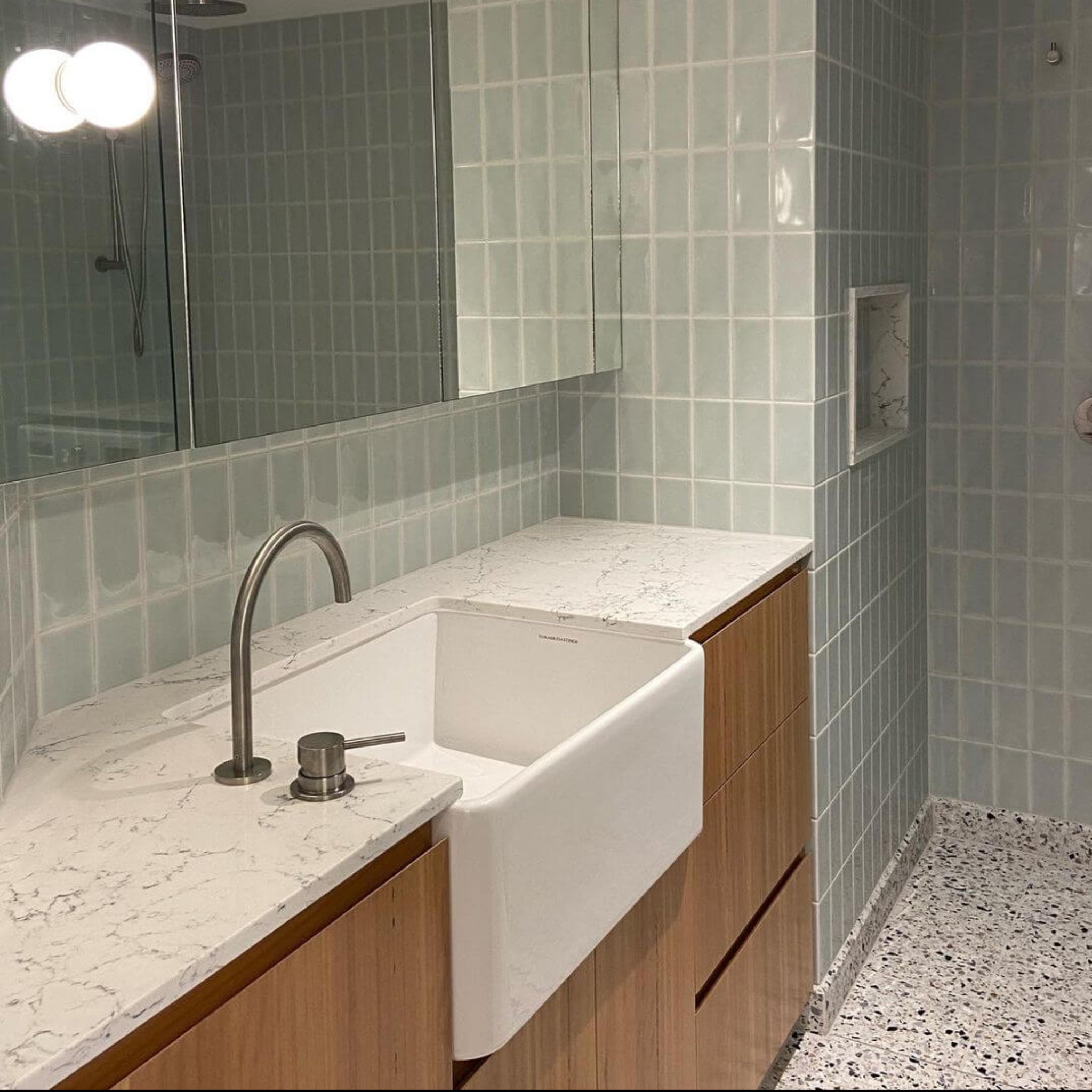 TURNER HASTINGS NOVI FARMHOUSE BUTLER SINK GLOSS WHITE 600MM