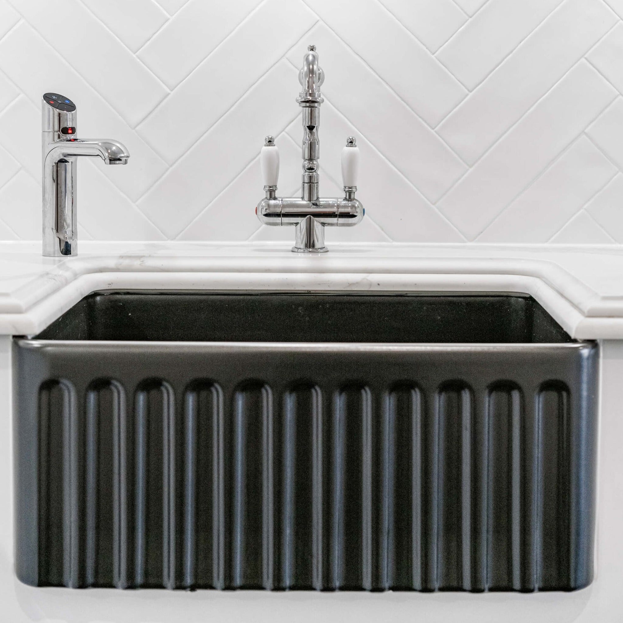 TURNER HASTINGS NOVI FARMHOUSE BUTLER SINK MATTE BLACK 600MM