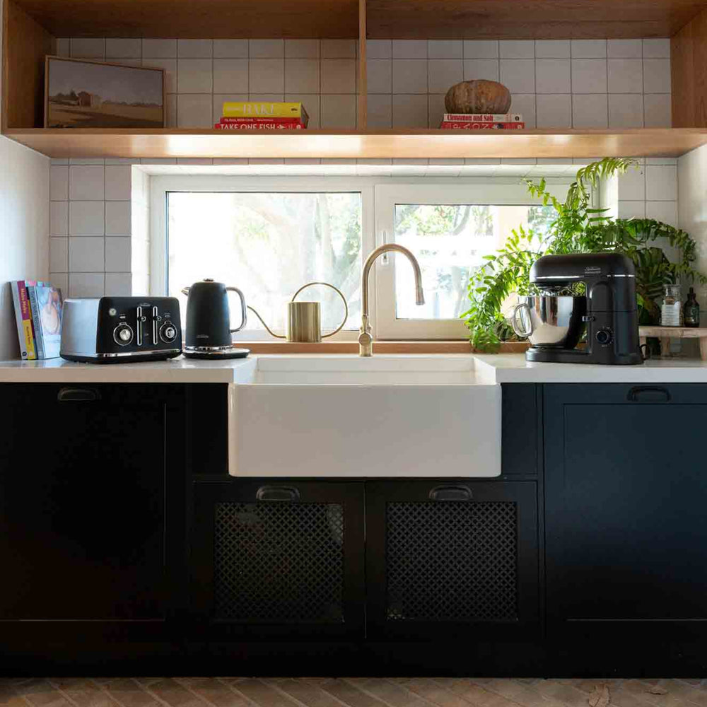 TURNER HASTINGS NOVI FARMHOUSE BUTLER SINK WITH OVERFLOW GLOSS WHITE 765MM