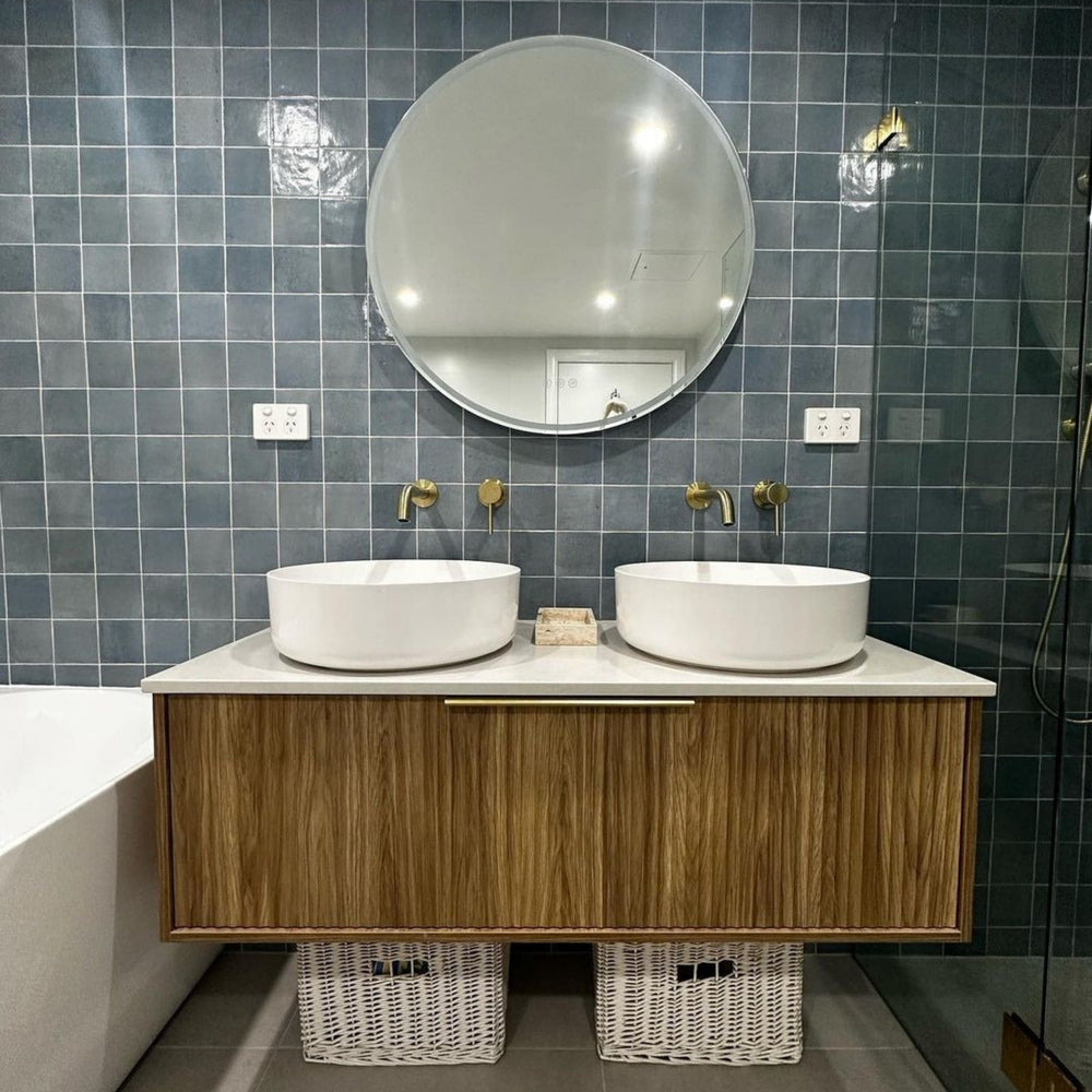 REMER SPHERE FRAMELESS LED MIRROR W/ DEMISTER, BLUETOOTH SPEAKERS & PORTABLE MAGNIFIER 800X800MM