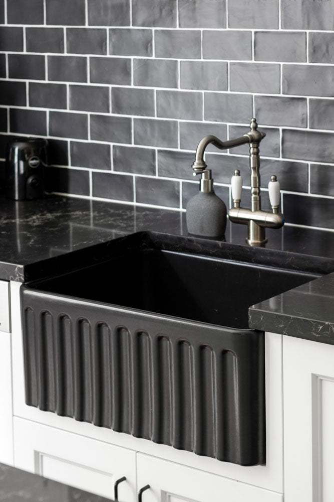 TURNER HASTINGS NOVI RIBBED FARMHOUSE BUTLER SINK WITH OVERFLOW MATTE BLACK 600MM