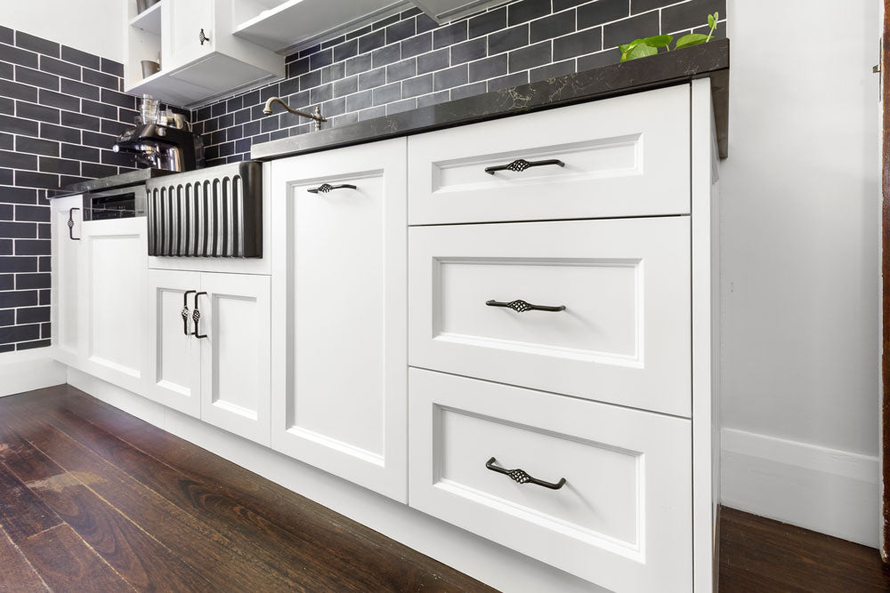 TURNER HASTINGS NOVI RIBBED FARMHOUSE BUTLER SINK WITH OVERFLOW MATTE BLACK 600MM