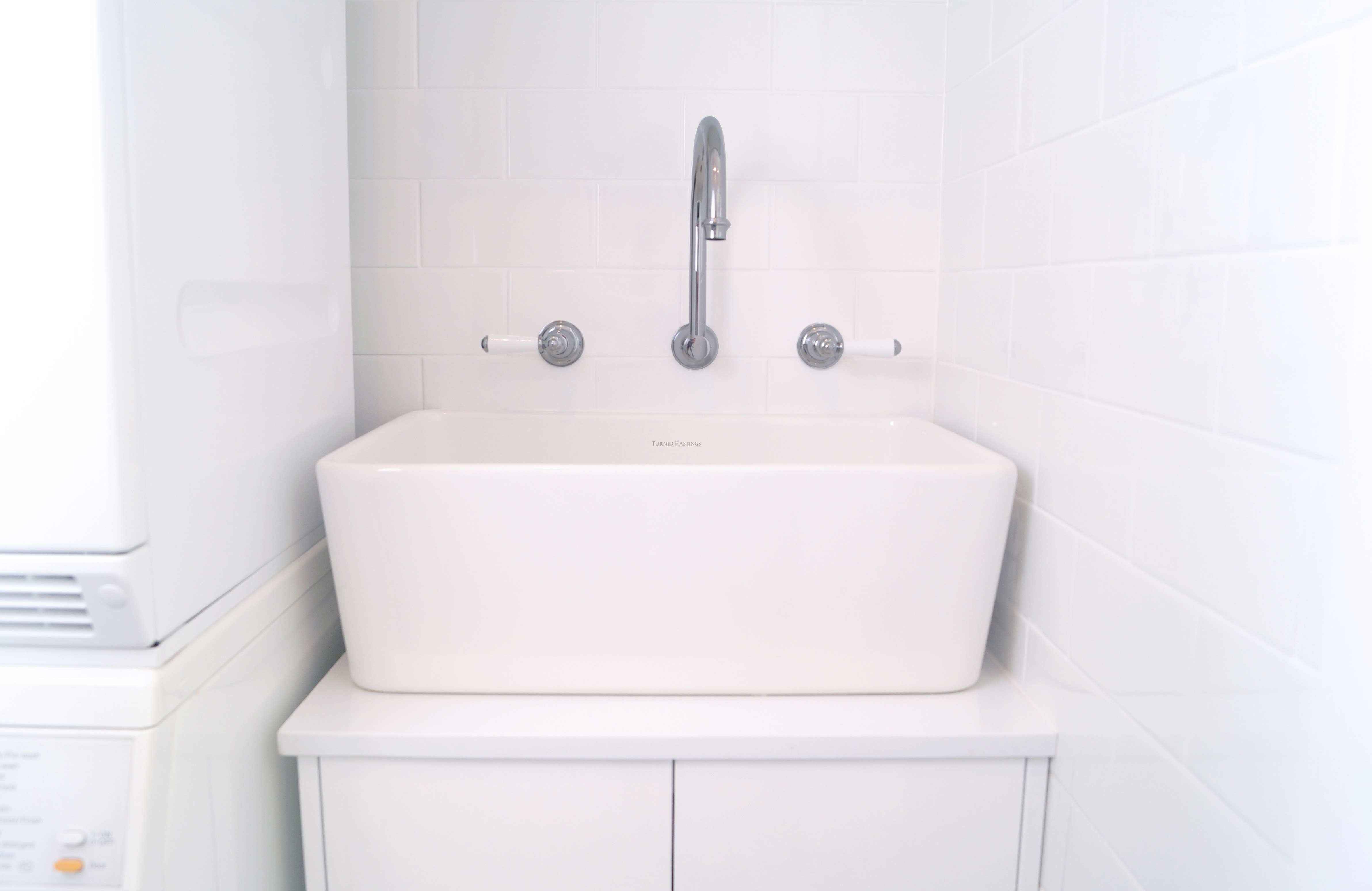 TURNER HASTINGS GALDOR FARMHOUSE BUTLER SINK GLOSS WHITE 600MM