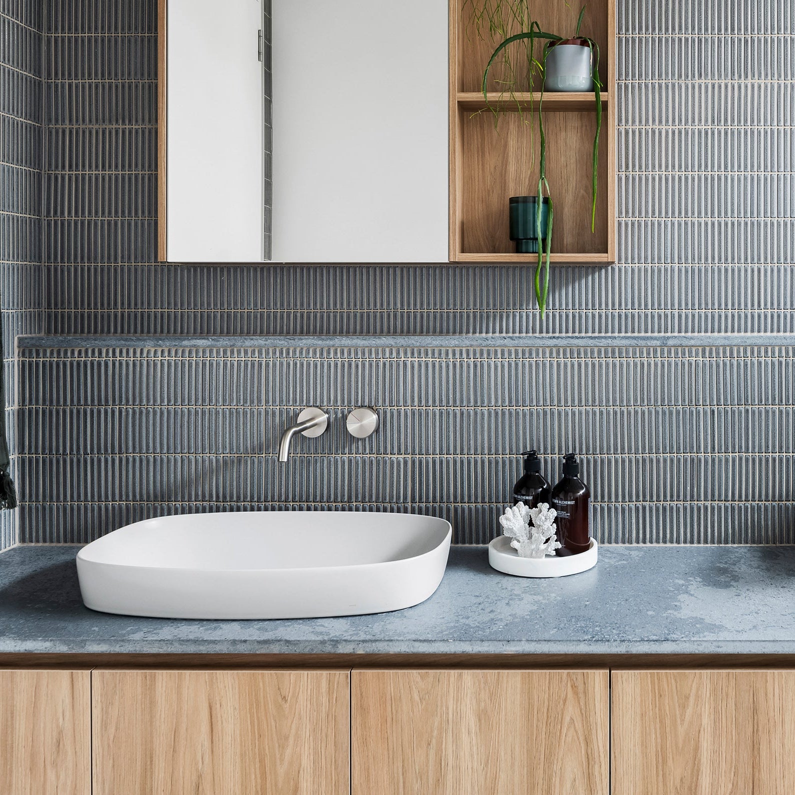 PHOENIX AXIA WALL BASIN / BATH CURVED OUTLET MIXER SET 180MM CHROME
