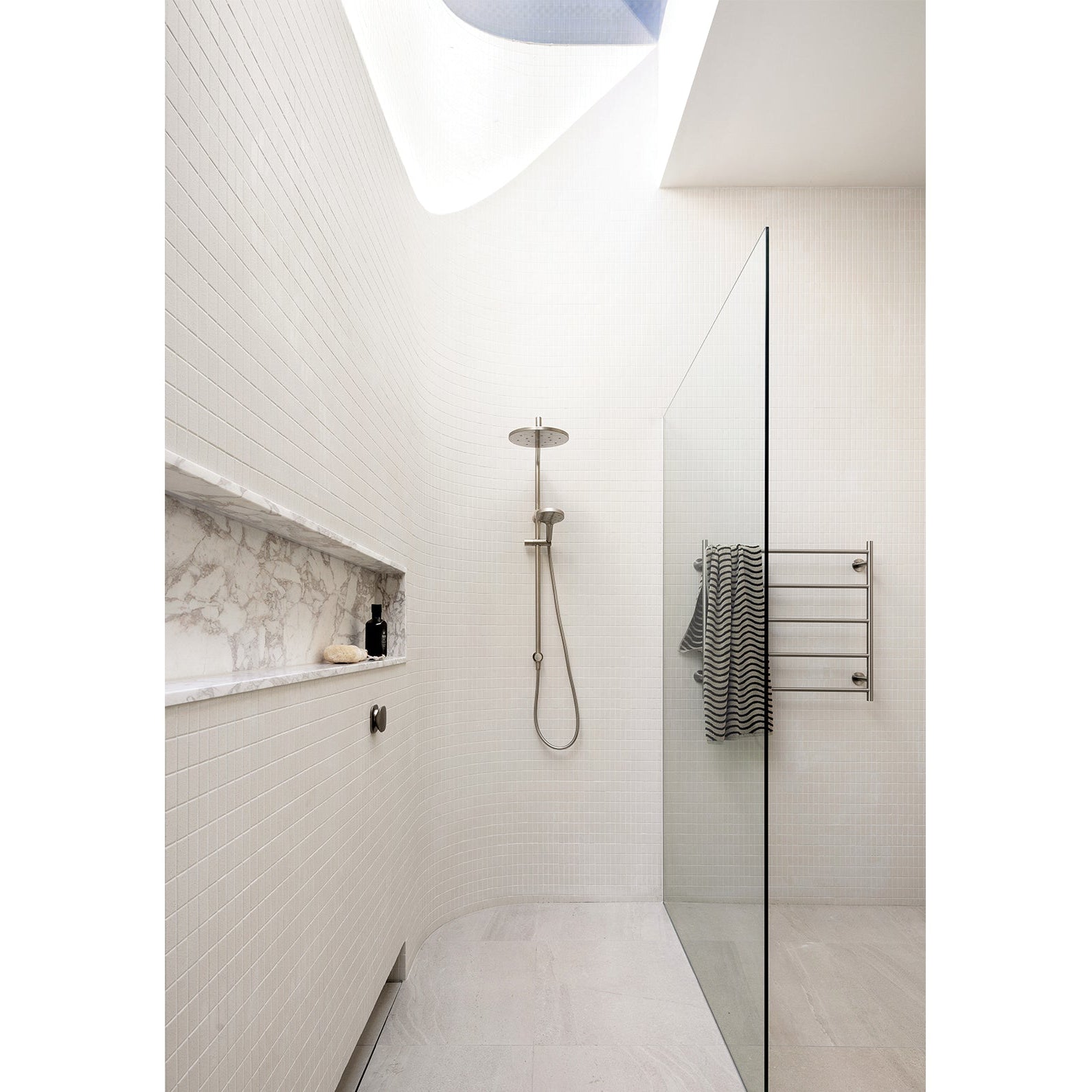 PHOENIX RADII 5-BARS ROUND HEATED TOWEL LADDER BRUSHED NICKEL 750MM
