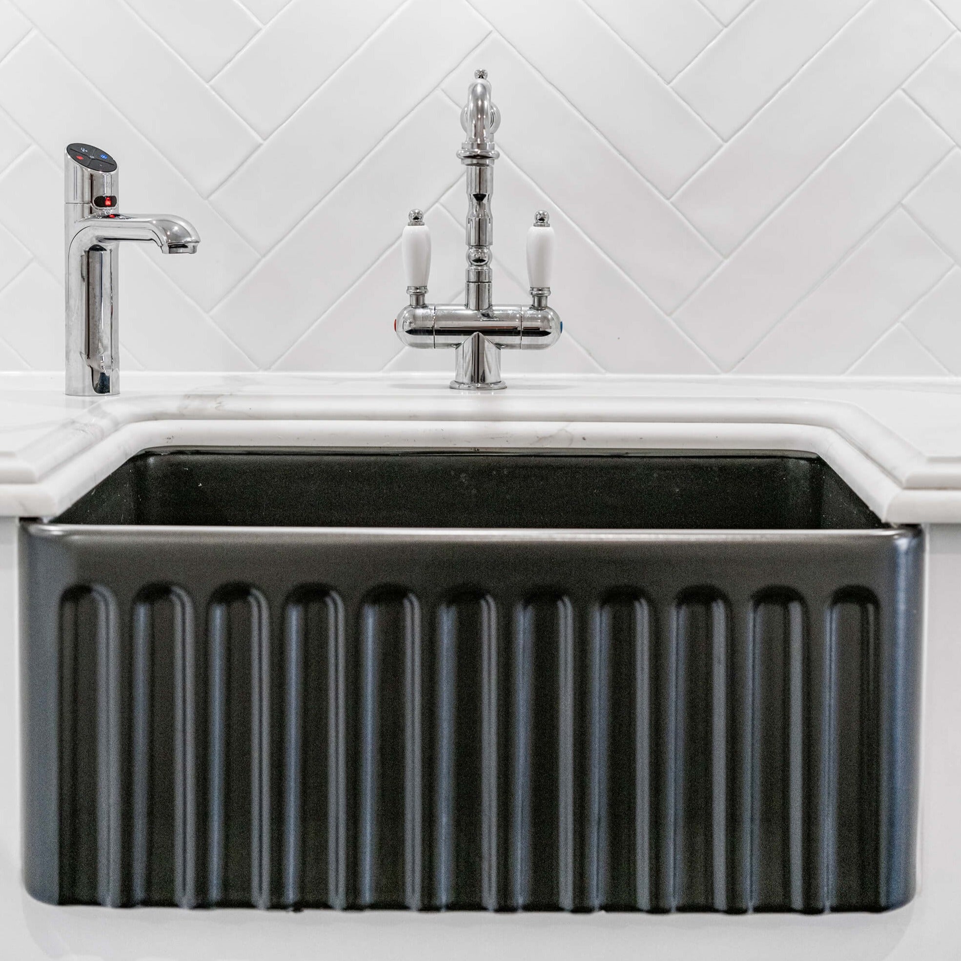 TURNER HASTINGS NOVI RIBBED FARMHOUSE BUTLER SINK MATTE BLACK 600MM