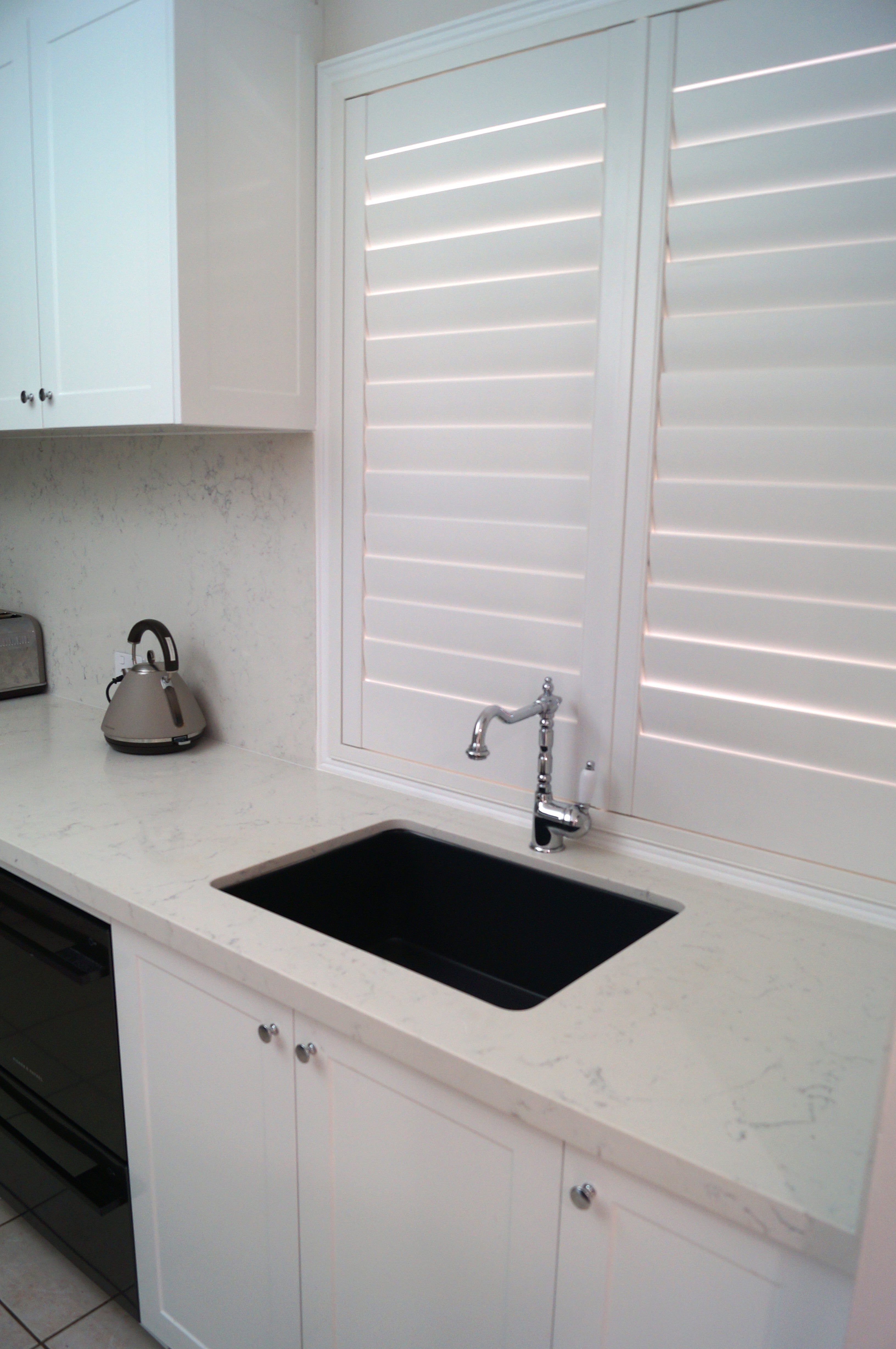 TURNER HASTINGS NOVI FARMHOUSE BUTLER SINK WITH OVERFLOW MATTE BLACK 600MM