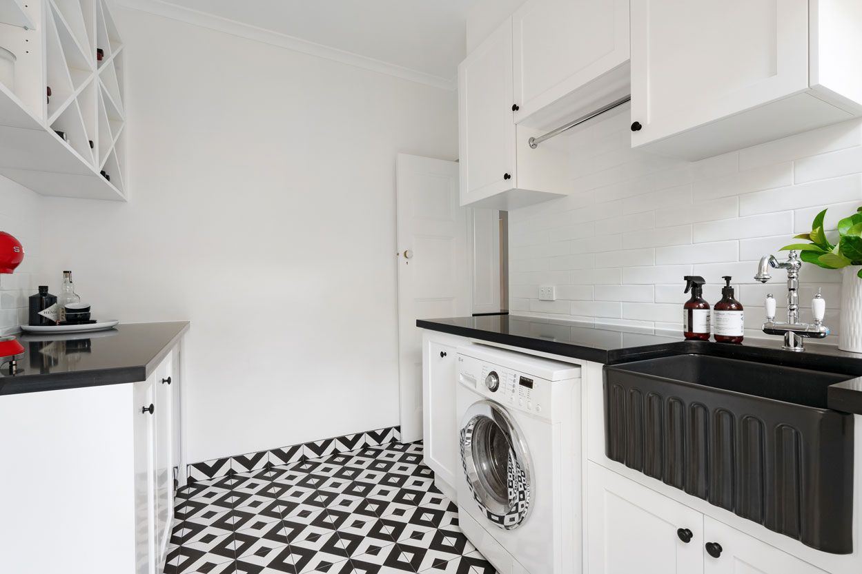 TURNER HASTINGS NOVI RIBBED FARMHOUSE BUTLER SINK WITH OVERFLOW MATTE BLACK 500MM