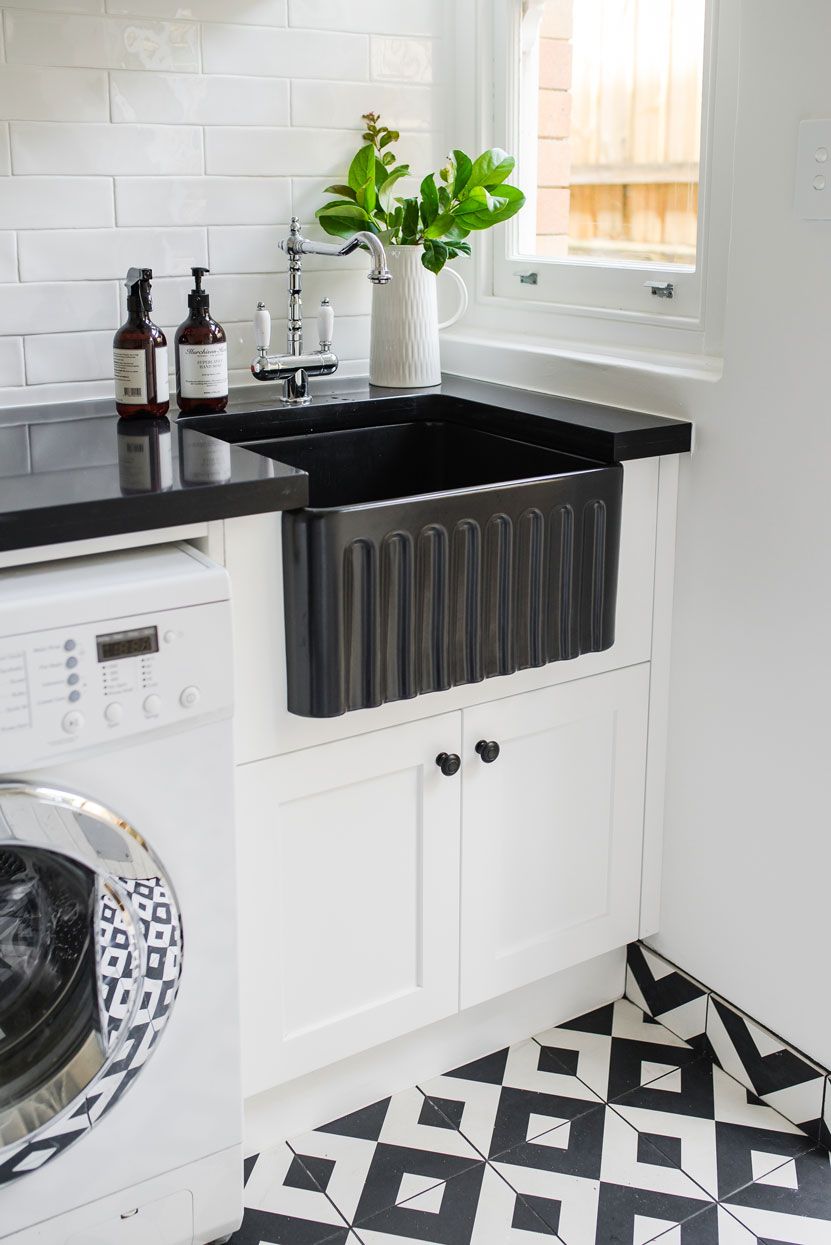 TURNER HASTINGS NOVI RIBBED FARMHOUSE BUTLER SINK WITH OVERFLOW MATTE BLACK 500MM