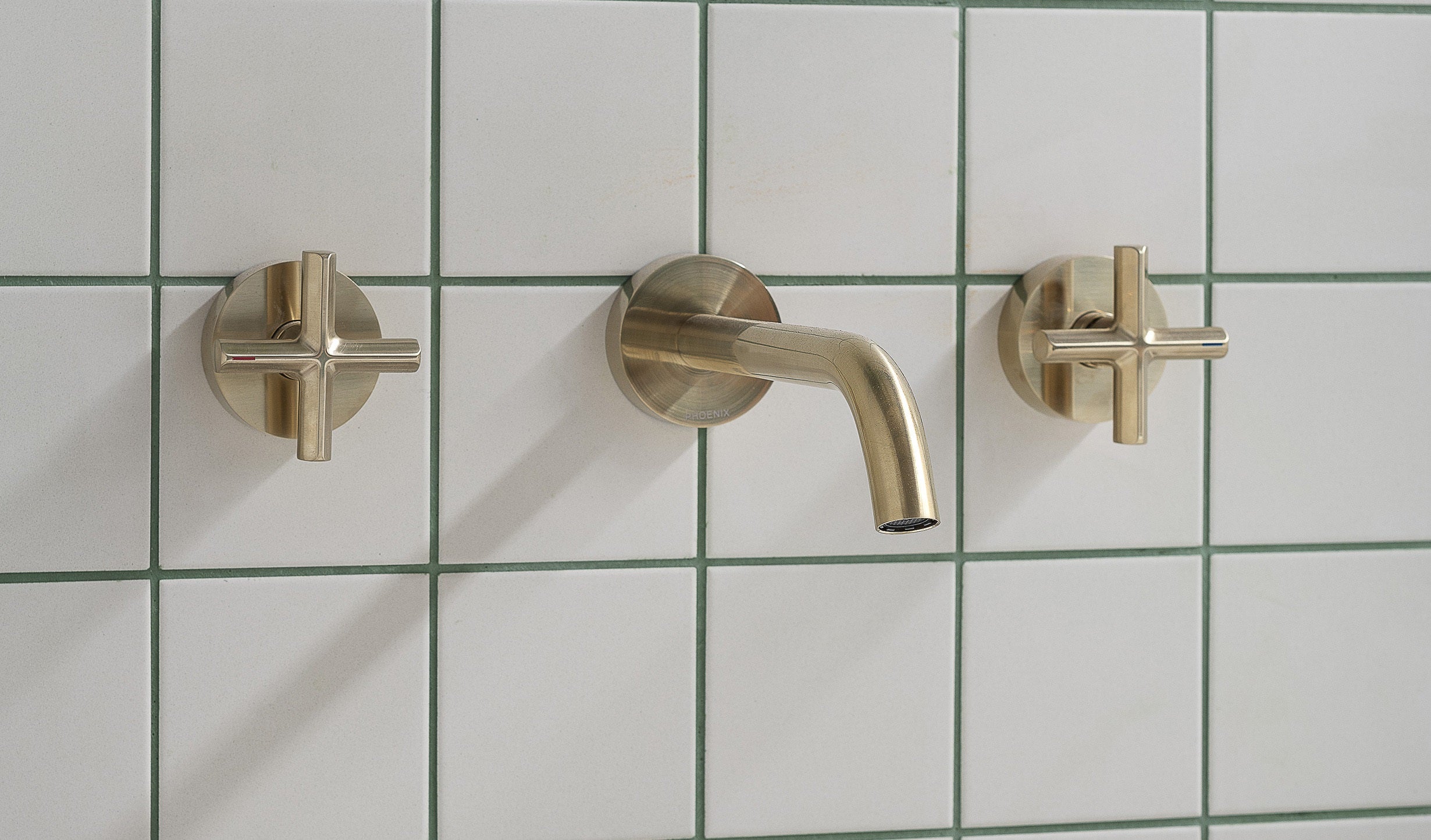 PHOENIX VIVID SLIMLINE PLUS LEAD FREE WALL TOP ASSEMBLIES EXTENDED SPINDLES BRUSHED GOLD