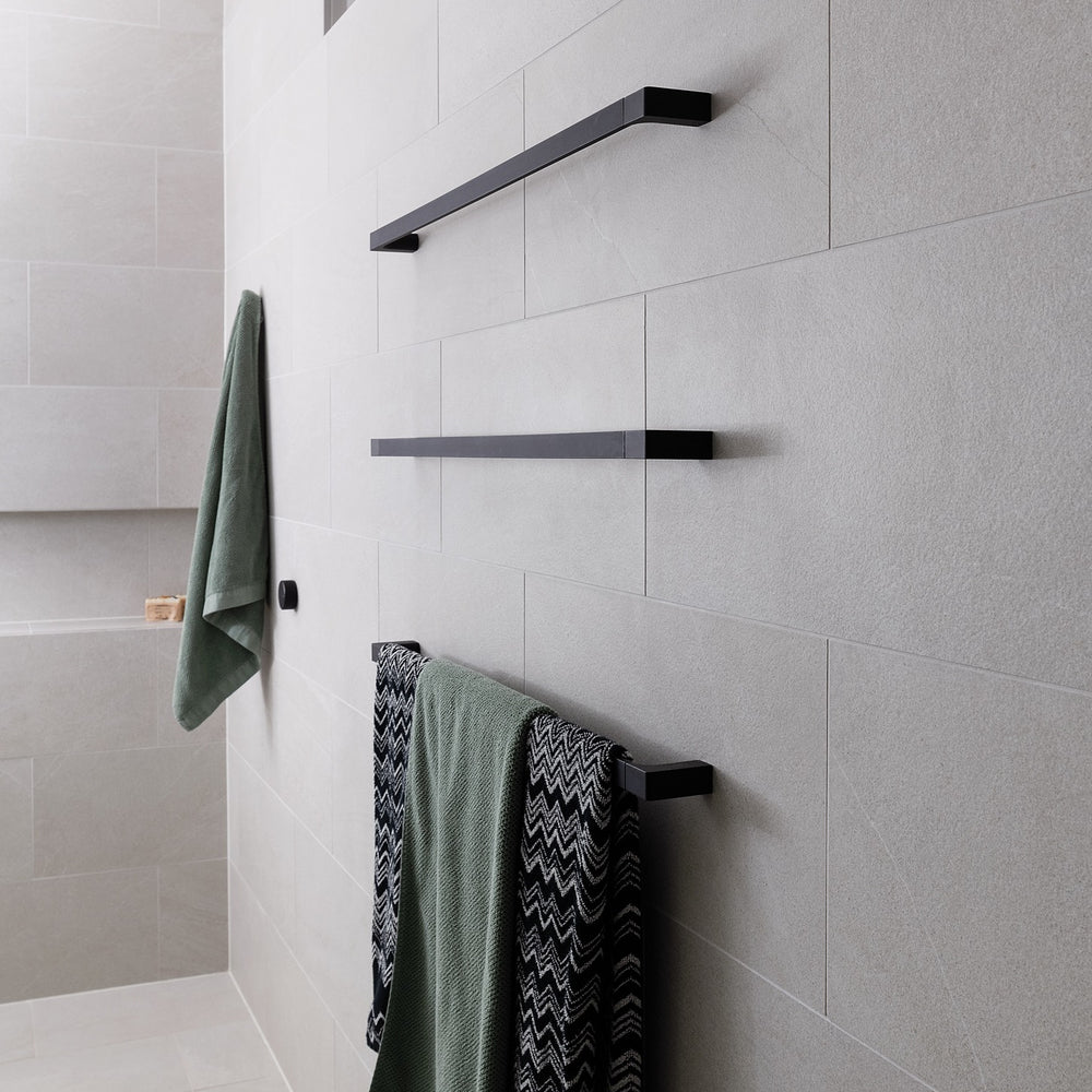 PHOENIX GLOSS SINGLE NON-HEATED TOWEL RAIL 800MM MATTE BLACK