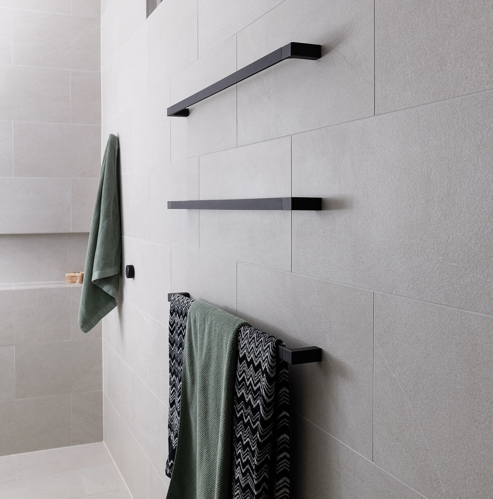PHOENIX GLOSS SINGLE NON-HEATED TOWEL RAIL 800MM MATTE BLACK
