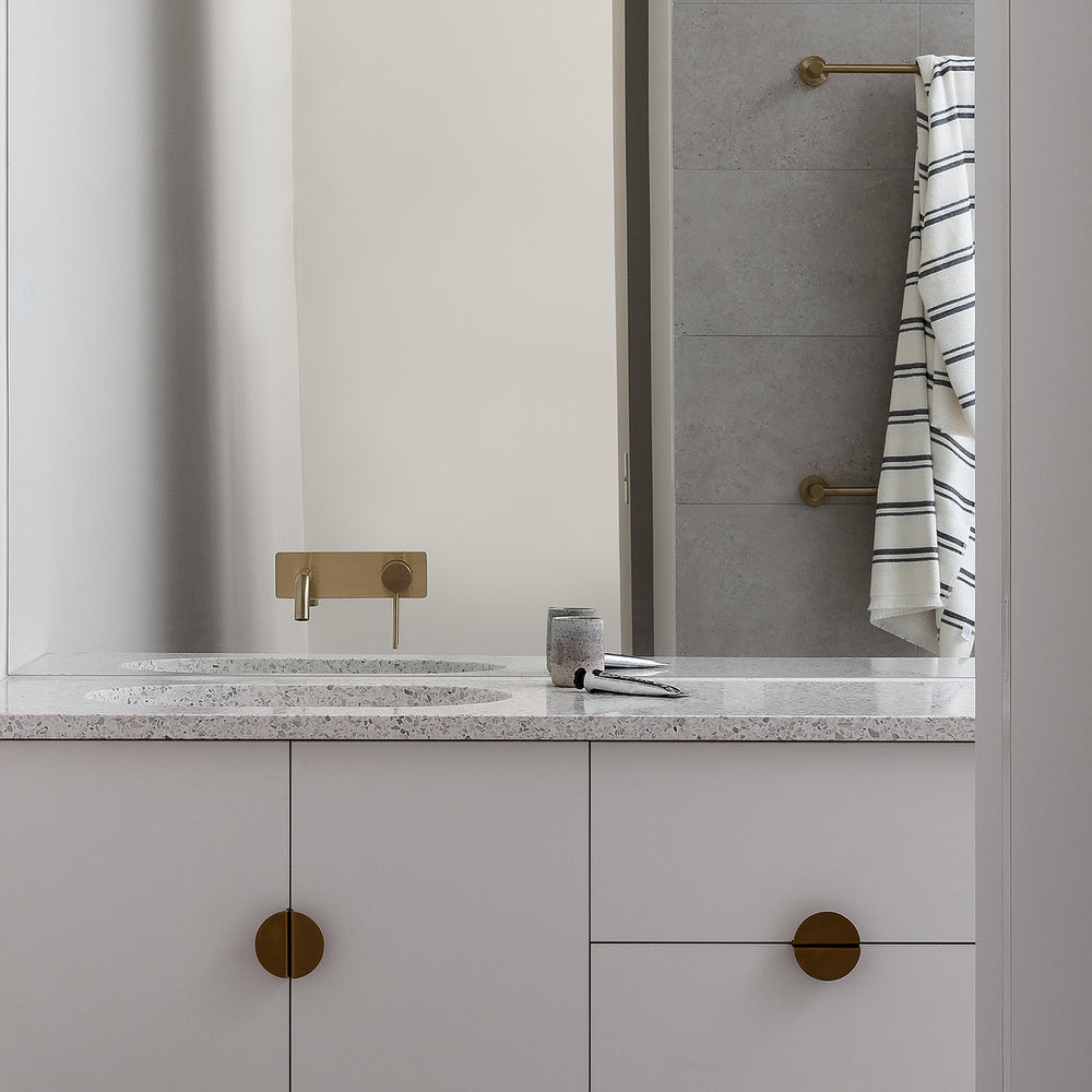 PHOENIX RADII SINGLE NON-HEATED TOWEL RAIL ROUND PLATE BRUSHED GOLD 800MM