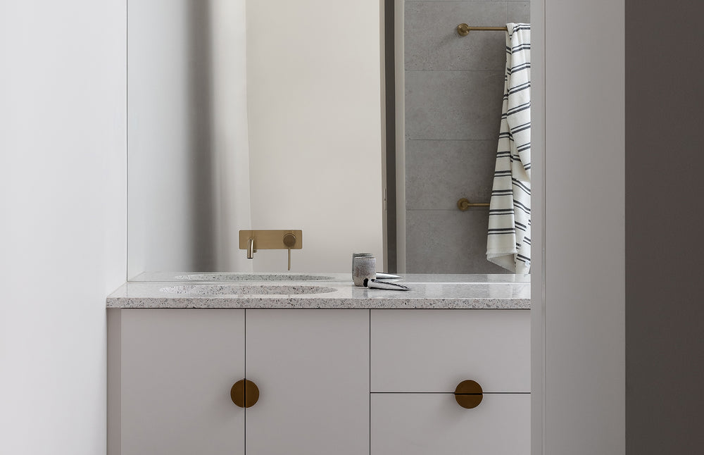 PHOENIX RADII SINGLE NON-HEATED TOWEL RAIL ROUND PLATE BRUSHED GOLD 800MM