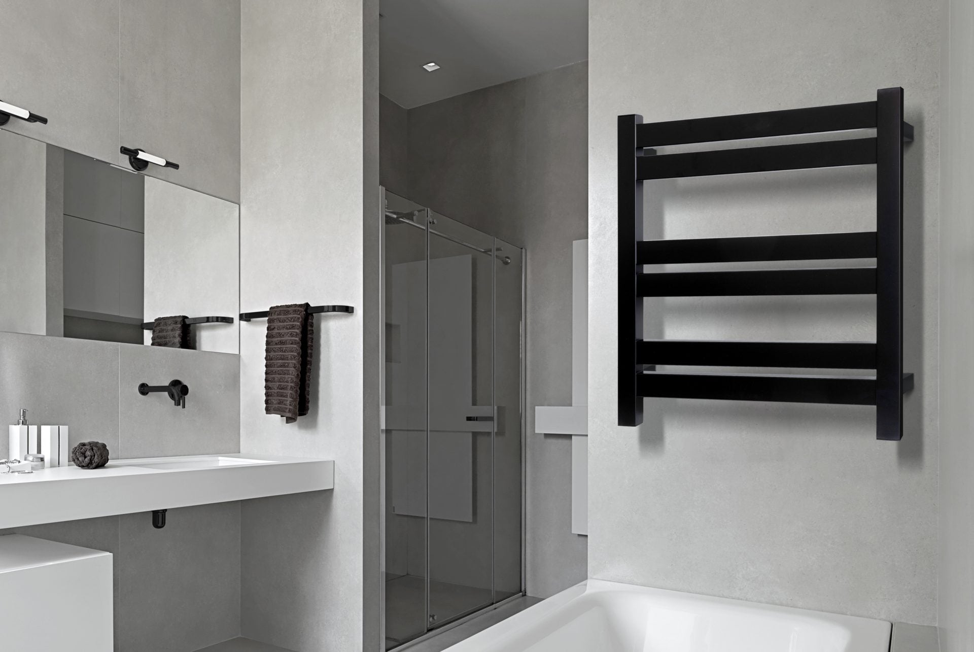 LINSOL SIIENA 6 BAR HEATED TOWEL RAIL MATTE BLACK 530MM