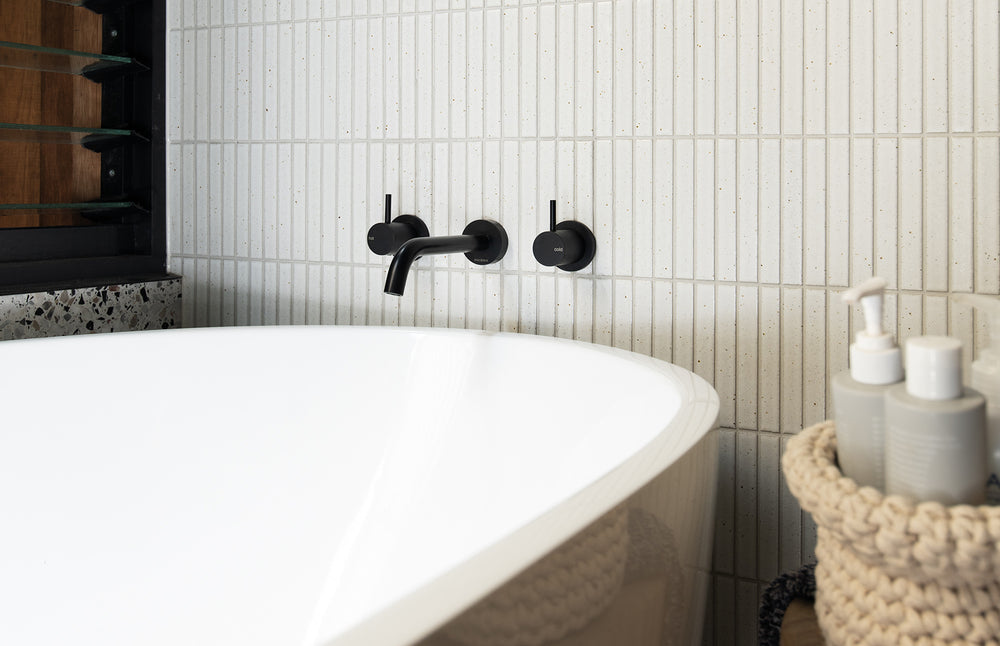 PHOENIX VIVID SLIMLINE WALL BATH OUTLET 180MM MATTE BLACK